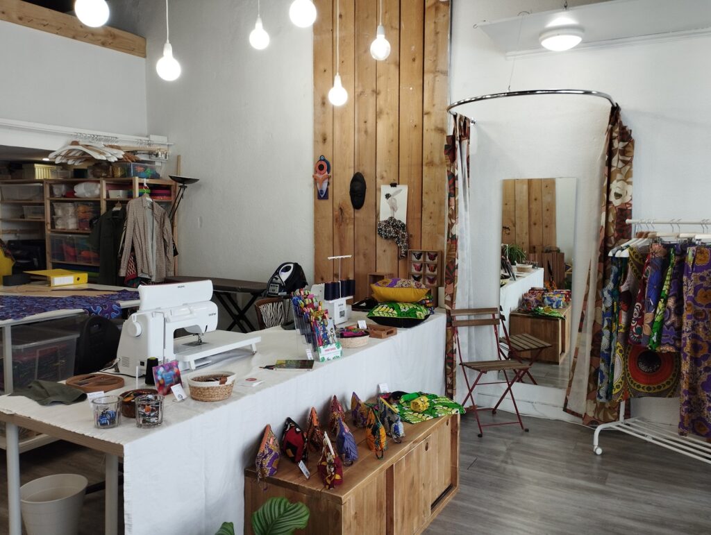 Une boutique au sein de l'atelier